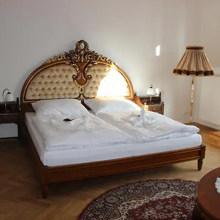 Vila Kourimka Vila Arch.fanty Гостевой дом Подебрады